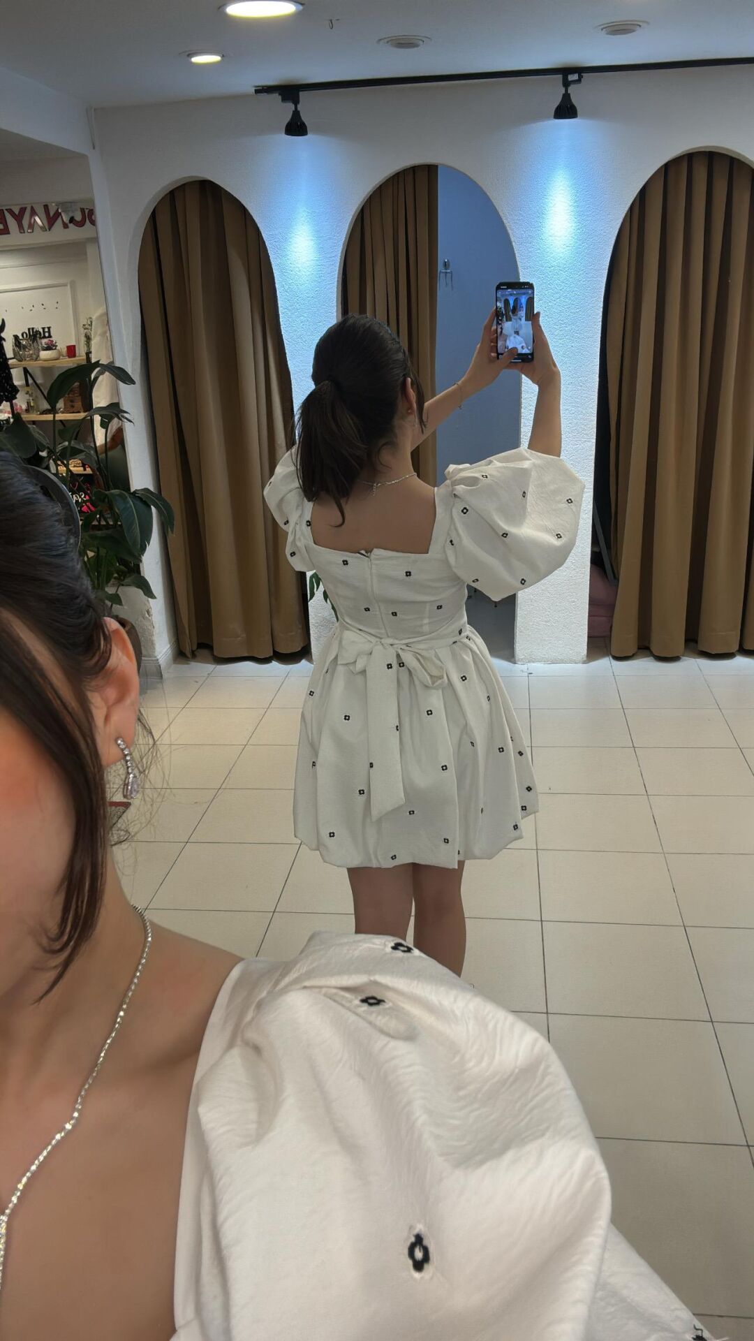 BEYAZ ÇİÇEK DESENLİ ELBİSE