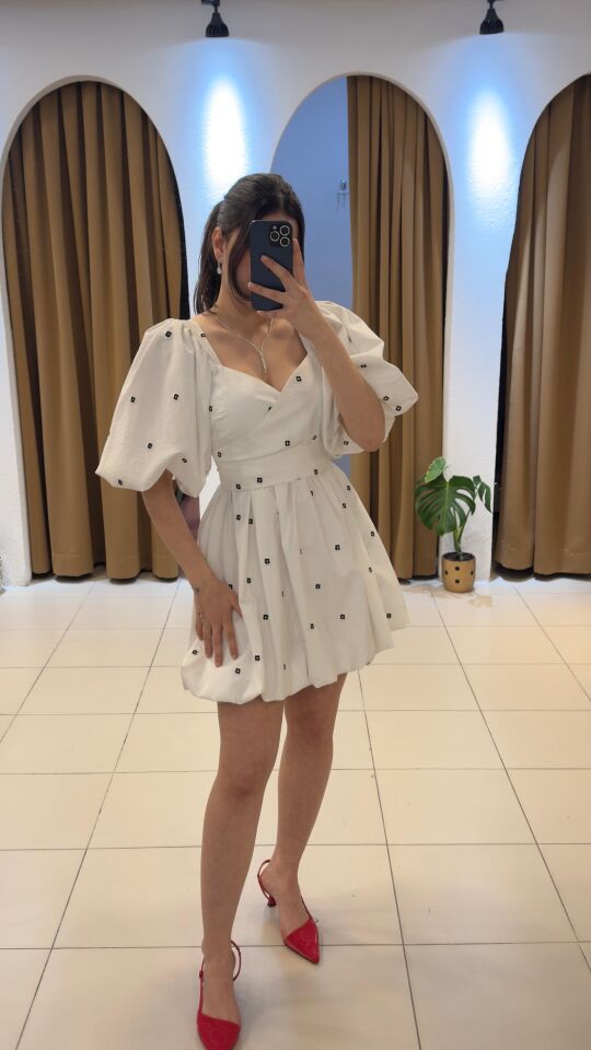 BEYAZ ÇİÇEK DESENLİ ELBİSE