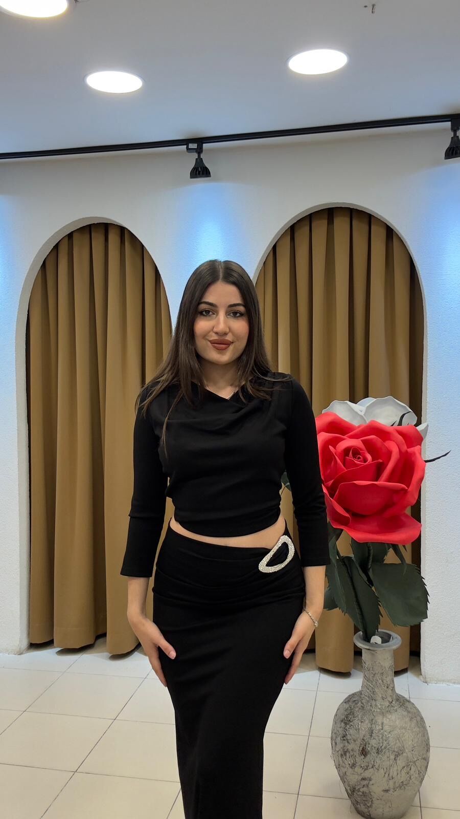 KALEM ETEK TARZINDA  BELİNDE AKSESUAR SİYAH UZUN KOLLU BADİ TAKIM