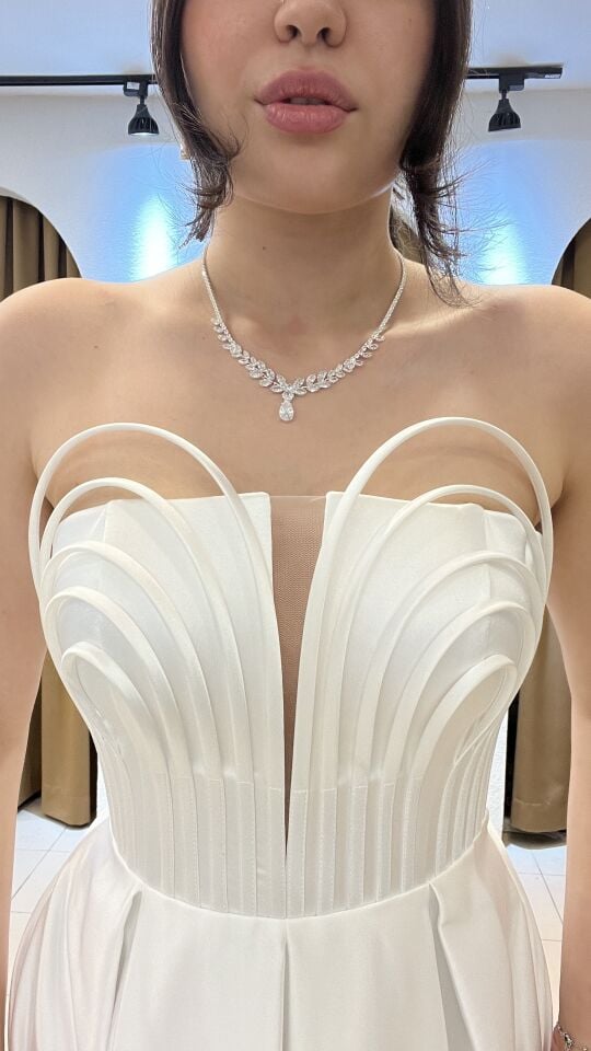 BEYAZ SATEN STRAPLEZ  UZUN ABİYE