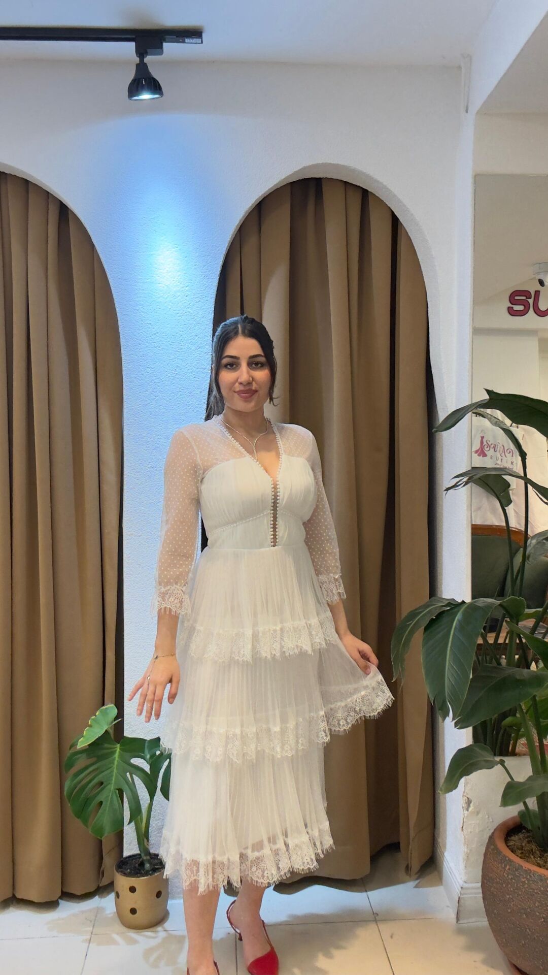 BEYAZ FIRFIRLI ELBİSE