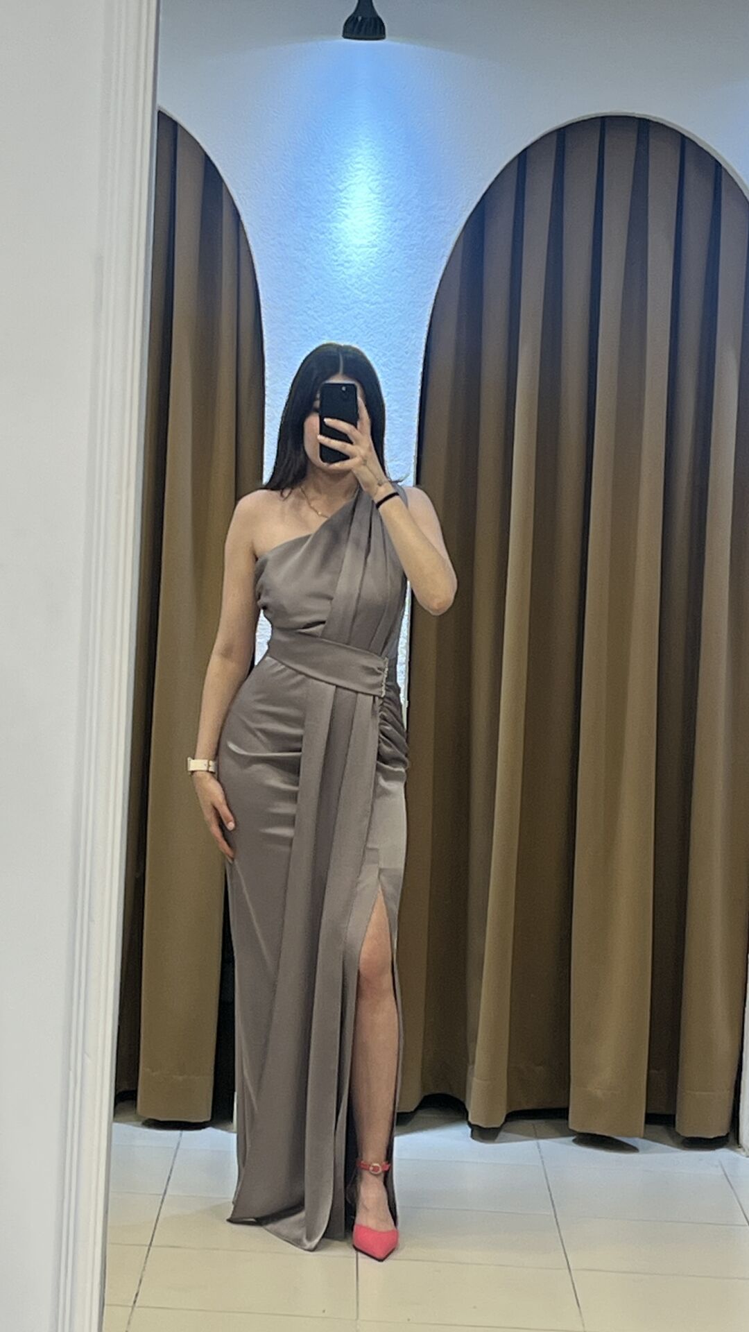 VİZON SATEN TEK OMUZ YIRTMAÇLI ELBİSE