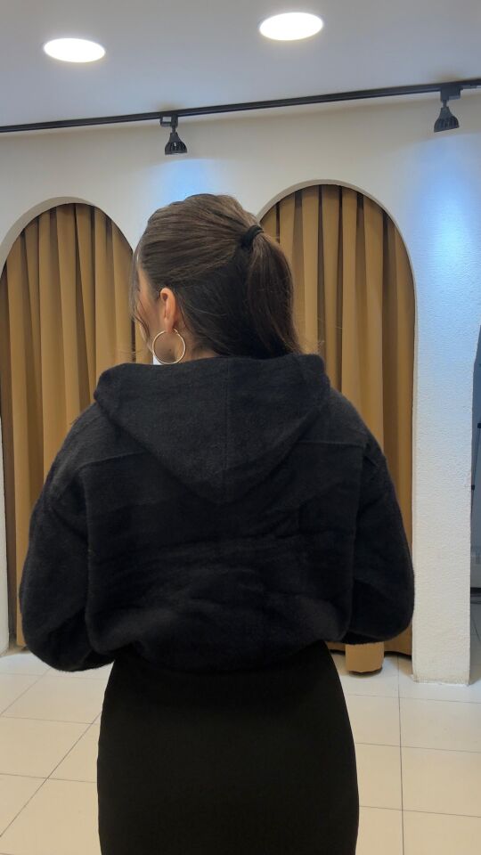 SİYAH KAPİŞONLU ÇITÇIT HIRKA