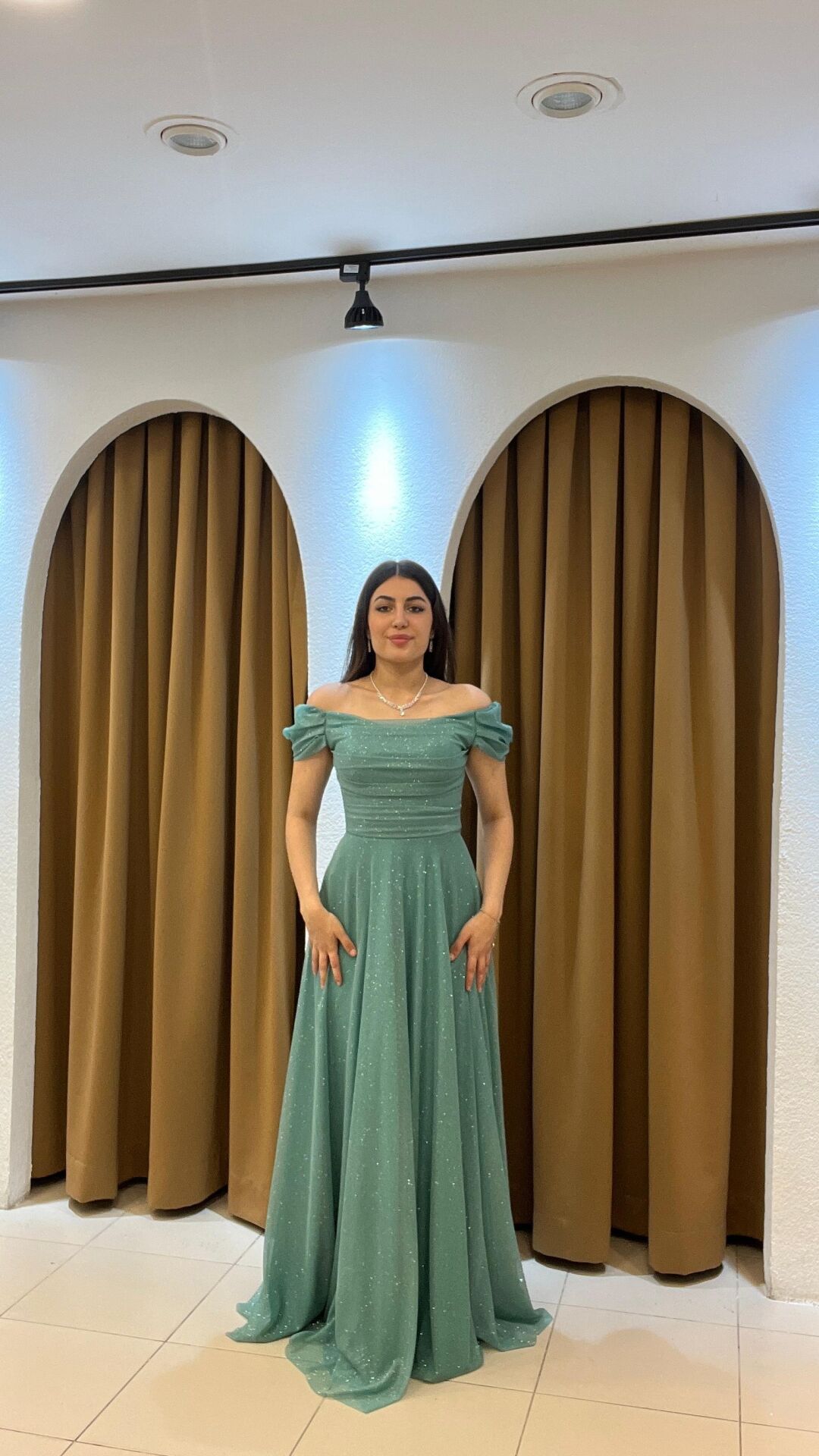 TURKUAZ YEŞİL MADONNA YAKA UZUN ABİYE