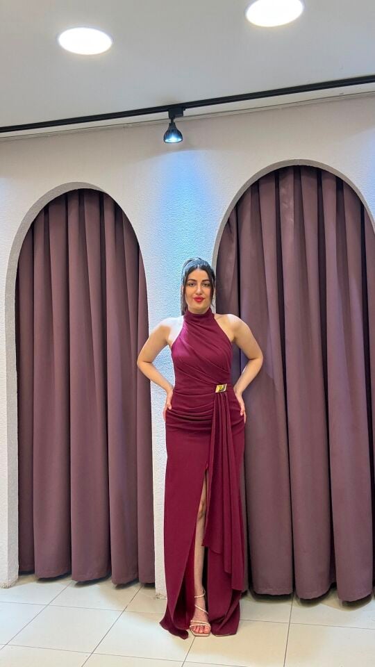 Mürdüm halter yaka saten gold detaylı yandan kuyruklu balık model abiye 44