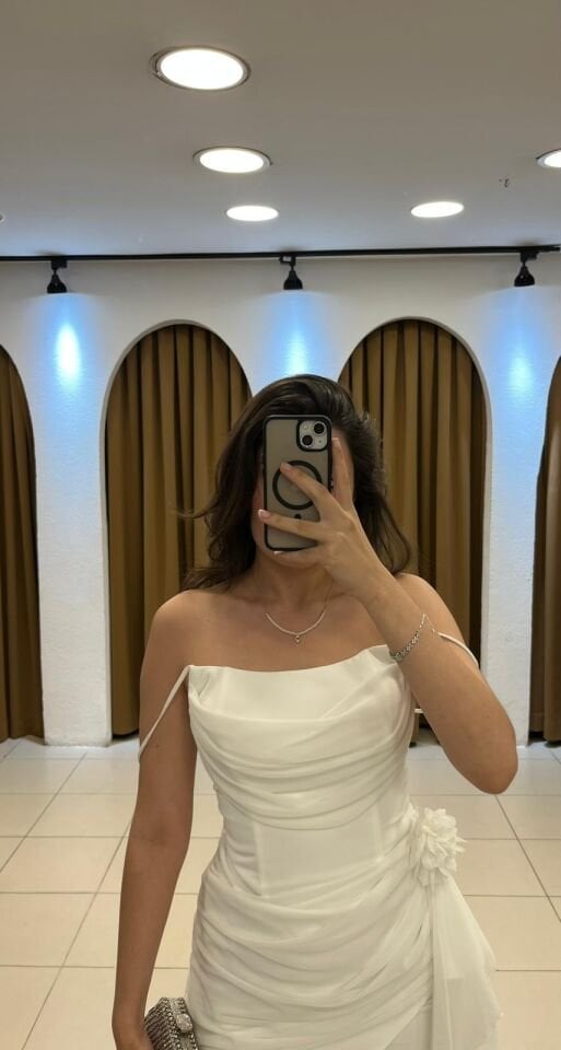 BEYAZ  YIRTMAÇLI DETAYLI MİDİ ABİYE ELBİSE