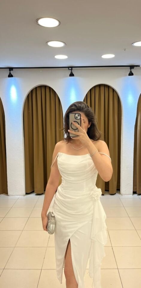 BEYAZ  YIRTMAÇLI DETAYLI MİDİ ABİYE ELBİSE