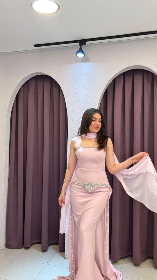 Pembe Straplez korse detaylı pelerinli balık model abiye elbise 42