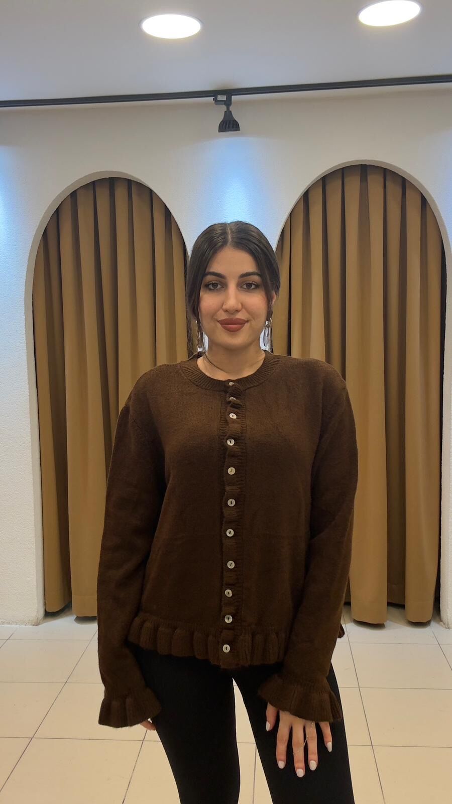 KAHVERENGİ DÜĞMELİ HIRKA KAZAK