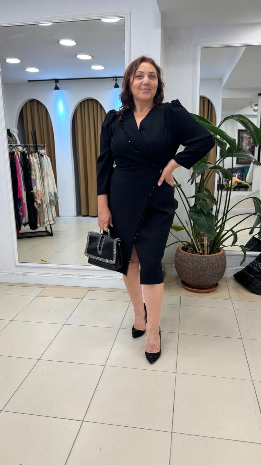 SİYAH  BONCUK  DETAYLI ELBİSE