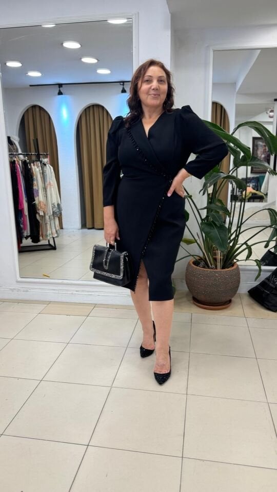 SİYAH  BONCUK  DETAYLI ELBİSE 46