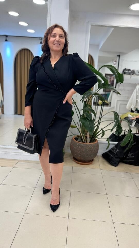 SİYAH  BONCUK  DETAYLI ELBİSE