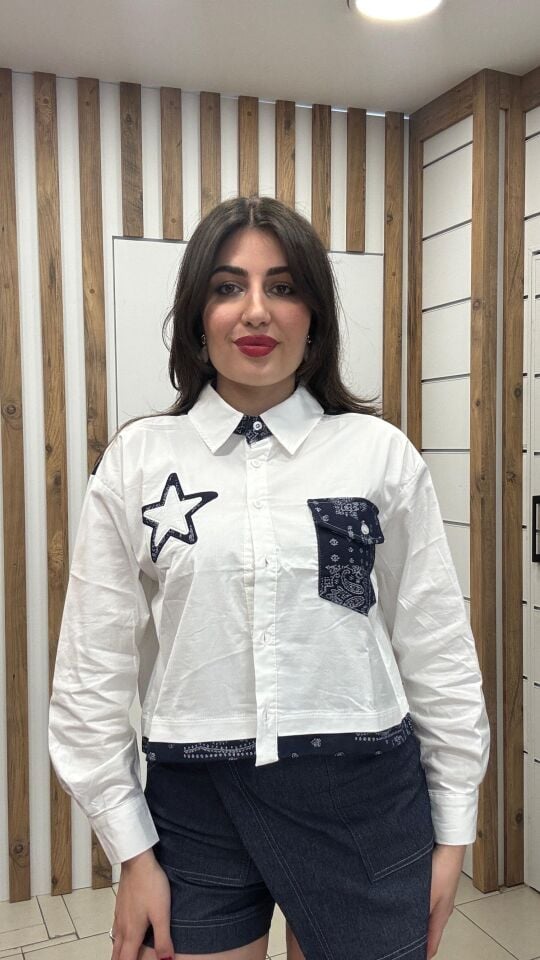 BEYAZ LACİVERT DETAYLI GÖMLEK L