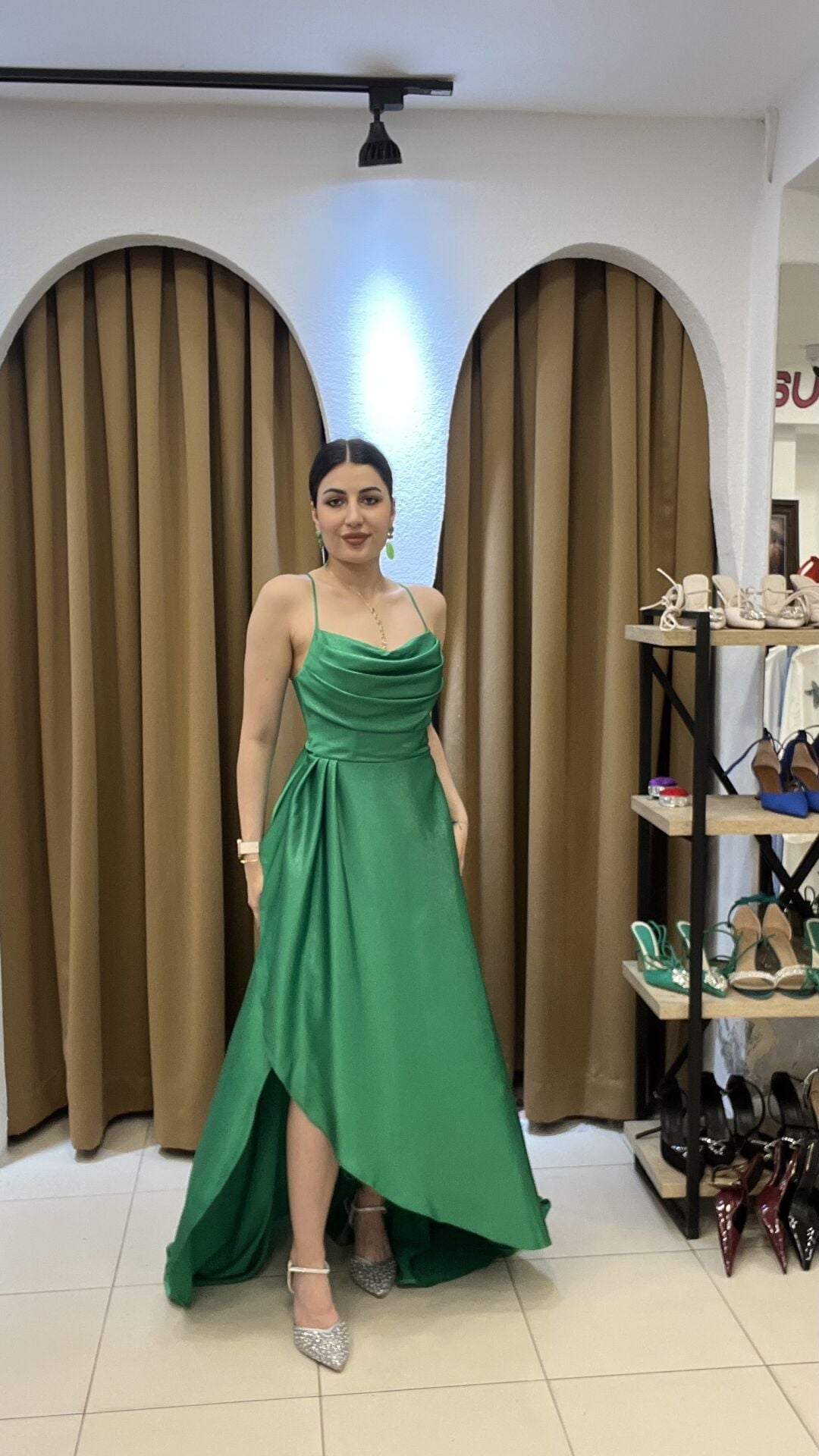 YEŞİL KENDİNDEN PARILTILI  İP ASKILI ARKASI İP BAĞLAMALI ABİYE Yeşil - 44