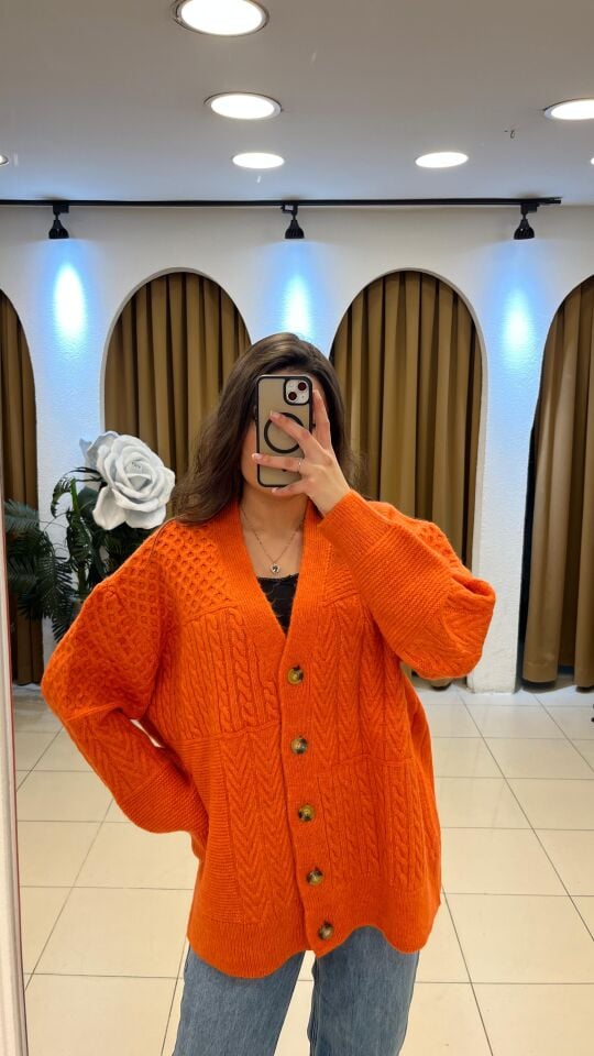 TURUNCU KALIN DÜĞMELİ HIRKA KAZAK