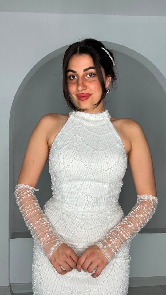Beyaz pullu halter yaka eldivenli balık model abiye 44