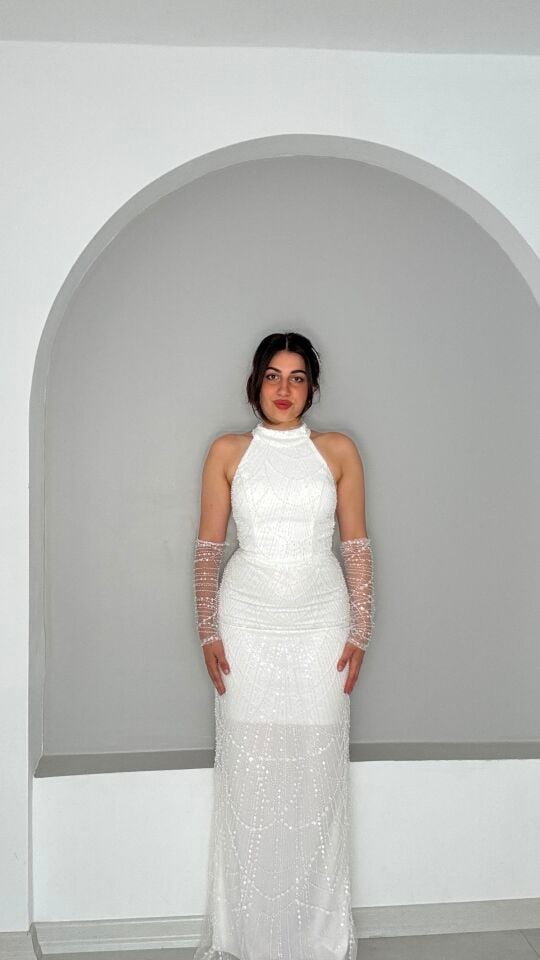 Beyaz pullu halter yaka eldivenli balık model abiye 44