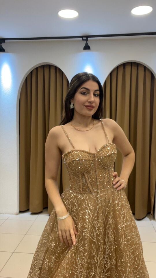 IŞILTILI ALTIN TONLARINDA KABARIK ABİYE ELBİSE 44