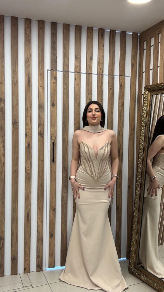 BEJ STRAPLEZ KORSE DETAYLI BOYUNDAN BAĞLAMALI BALIK ABİYE ELBİSE 42