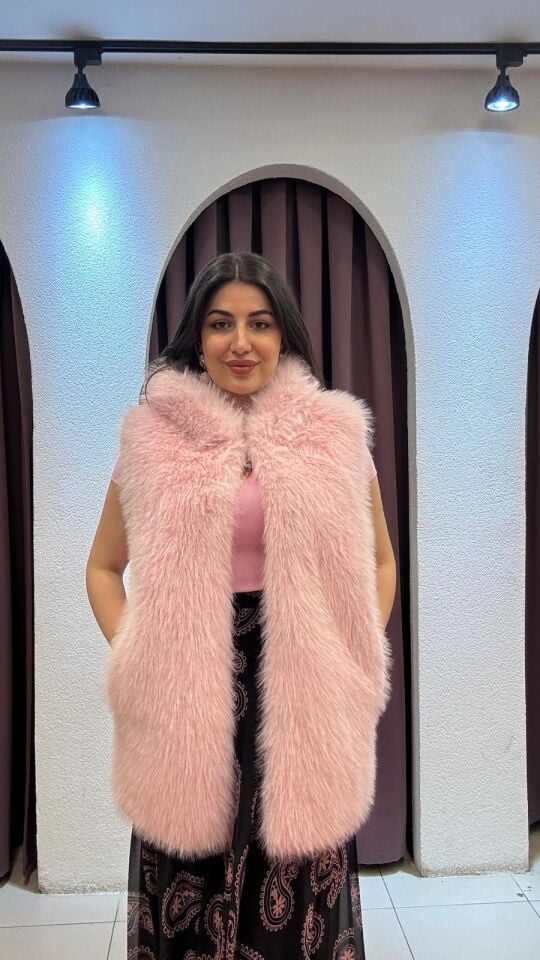 PEMBE TÜYLÜ KAPİŞONLU YELEK S-M