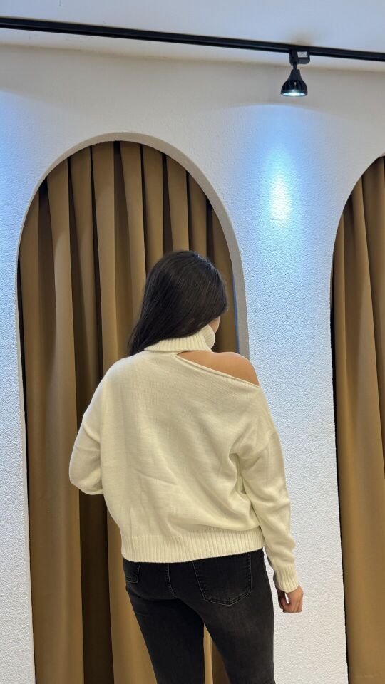 KREM BOĞAZLI TRİKO KAZAK Standart - Krem