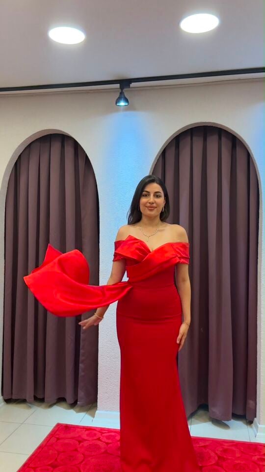 Kırmızı yandan kuyruklu madonnna yaka balık model abiye 36