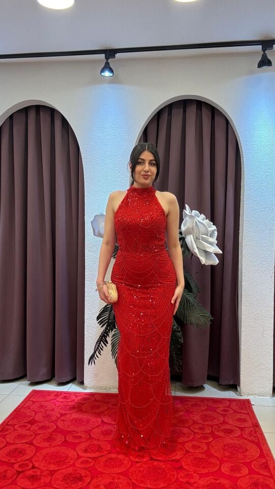 KIRMIZI HALTER YAKA TAŞLI BALIK MODEL ABİYE ELBİSE 38