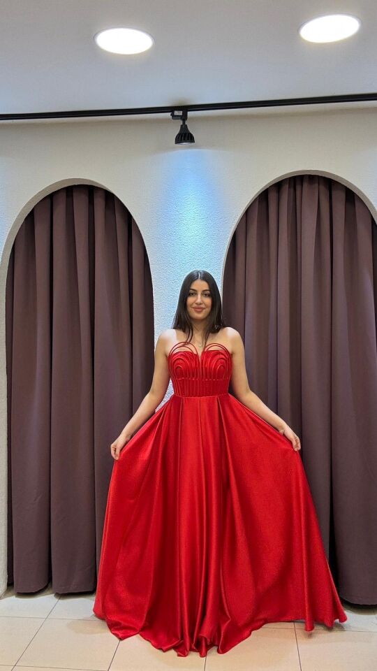 KIRMIZI STRAPLEZ ÜSTÜ KORSE DETAYLI ABİYE ELBİSE