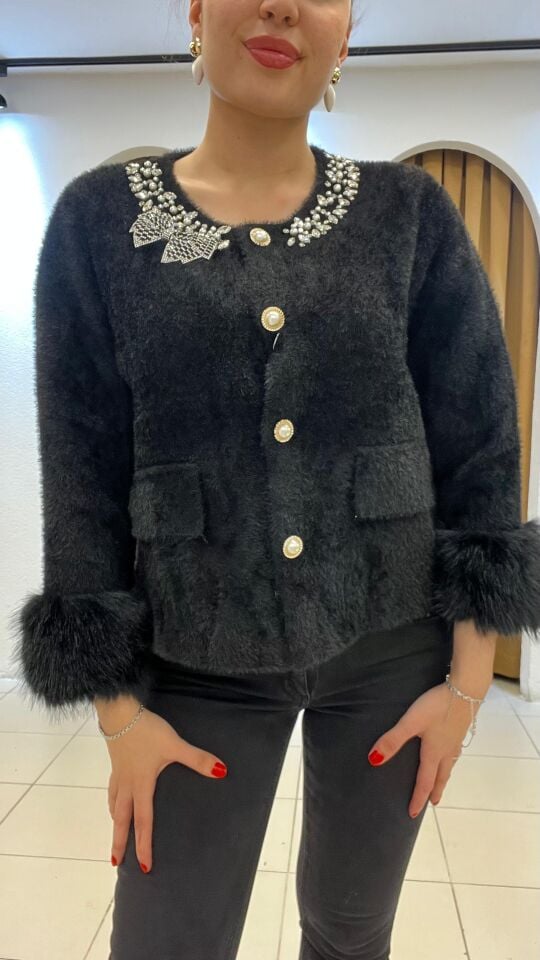 SİYAH TAŞLI YÜN HIRKA