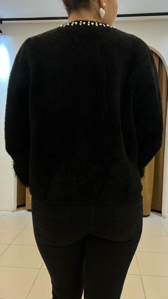 SİYAH TAŞLI YÜN HIRKA