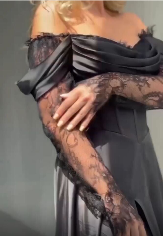 SİYAH DANTEL DETAYLI KORSAJLI  ELBİSE