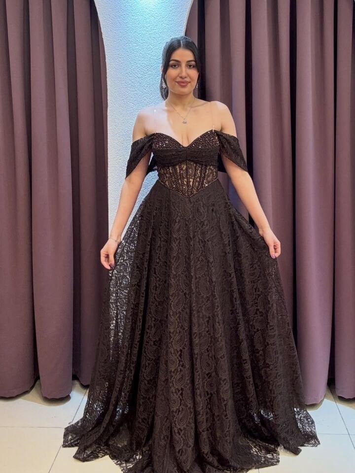 KAHVERENGİ KORSE DETAYLI DANTEL İŞLEMELİ KİLOŞ ABİYE ELBİSE 44