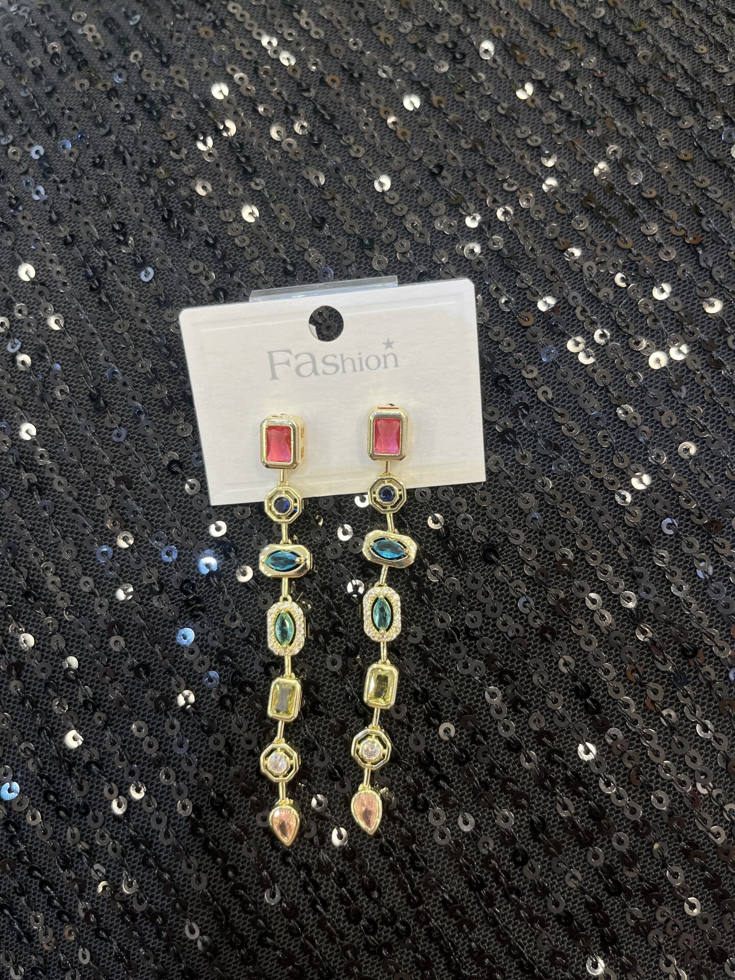 KIRMIZI TAŞLI GOLD KÜPELER