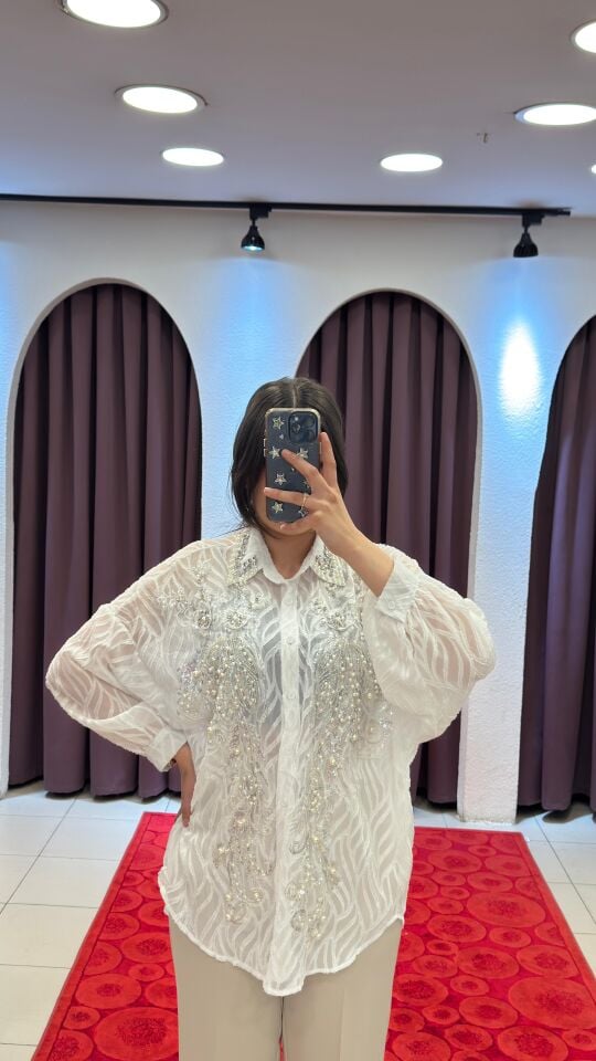 BEYAZ TÜL DESENLİ ŞİFON TAŞLI İTHAL GÖMLEK 46