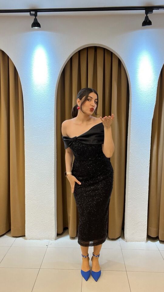 SİYAH MADONNA YAKA MİDİ BOY ABİYE