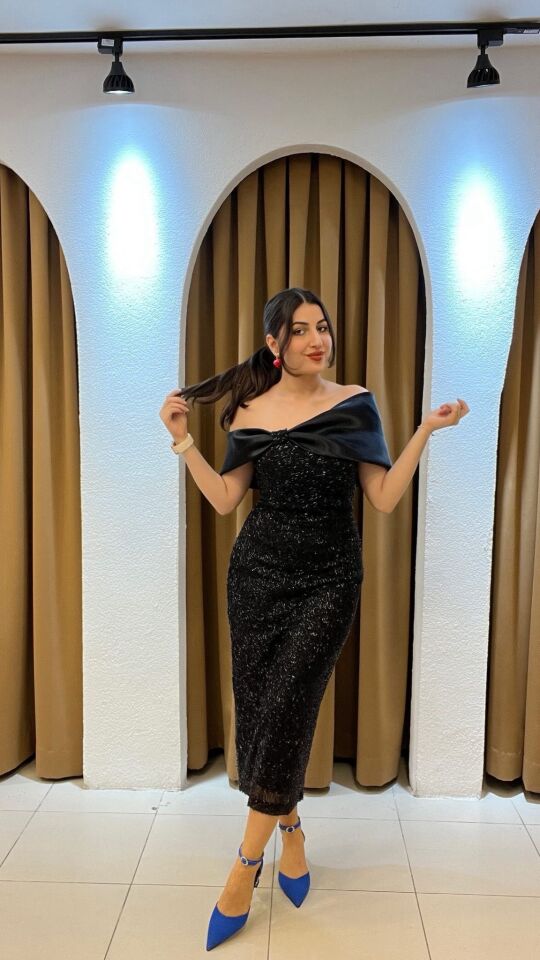 SİYAH MADONNA YAKA MİDİ BOY ABİYE