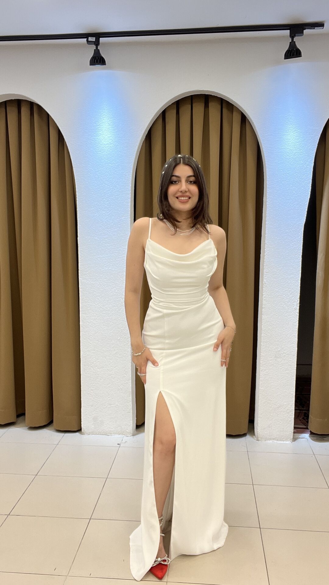 BEYAZ  SIRTTAN İP BAĞLAMALI YIRTMAÇLI ABİYE