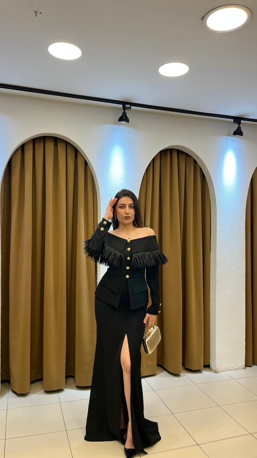 SİYAH ROBASI ORGANZE SAÇAKLI DÜĞME DETAYLI KREP ABİYE ELBİSE