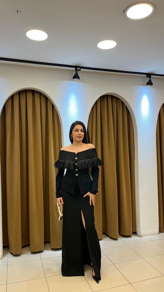 SİYAH ROBASI ORGANZE SAÇAKLI DÜĞME DETAYLI KREP ABİYE ELBİSE