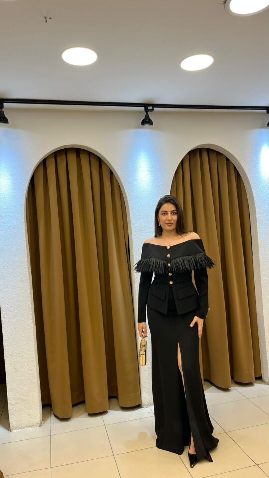 SİYAH ROBASI ORGANZE SAÇAKLI DÜĞME DETAYLI KREP ABİYE ELBİSE