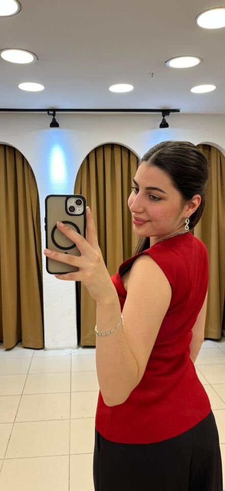 ASKILI DÜĞMELİ YELEK