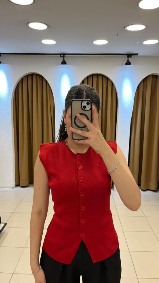 ASKILI DÜĞMELİ YELEK