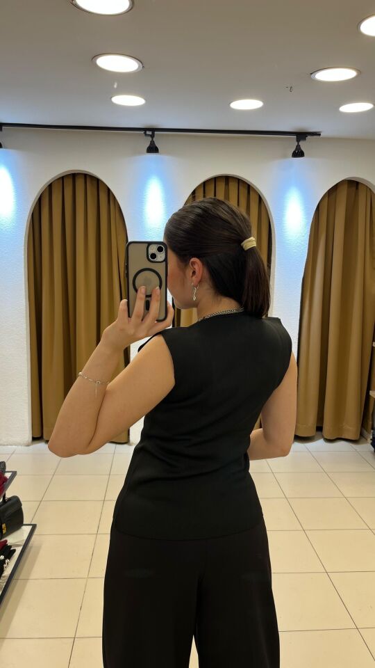 ASKILI DÜĞMELİ YELEK