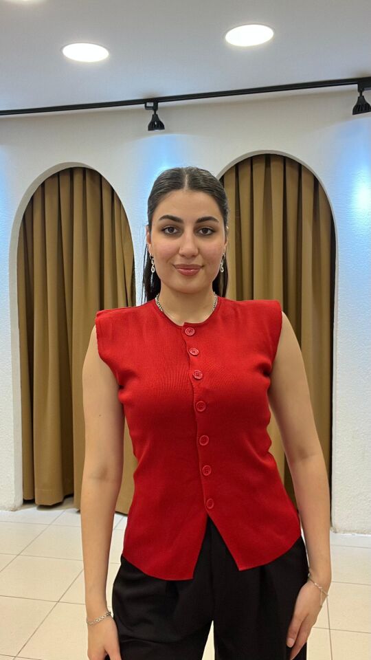 ASKILI DÜĞMELİ YELEK