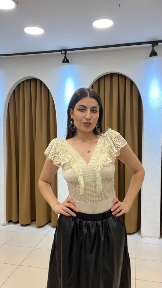 KREM İTHAL FIRFIRLI BLUZ