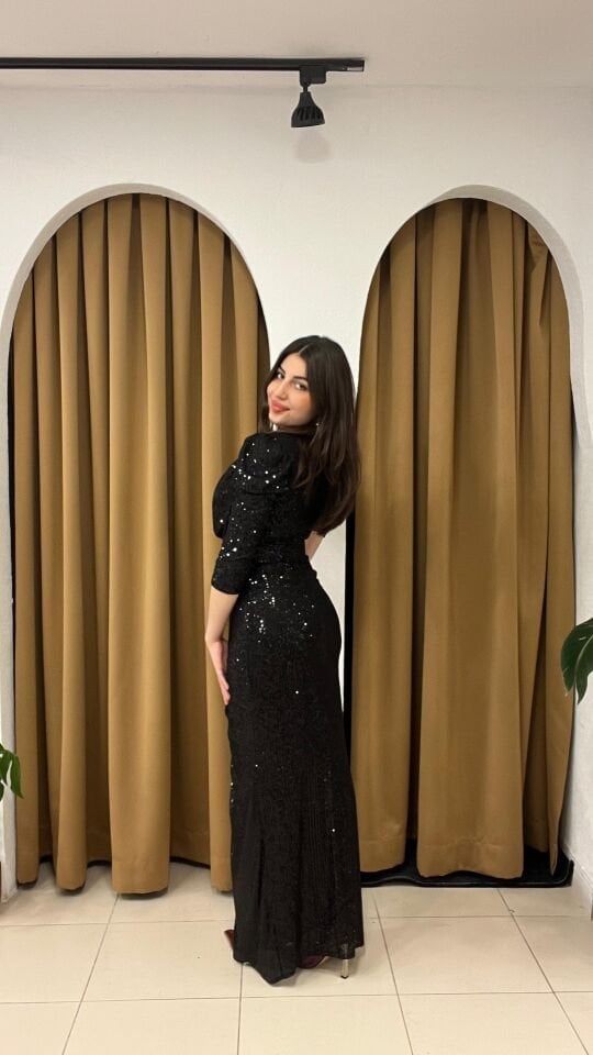 SİYAH PAYETLİ YIRTMAÇLI ABİYE