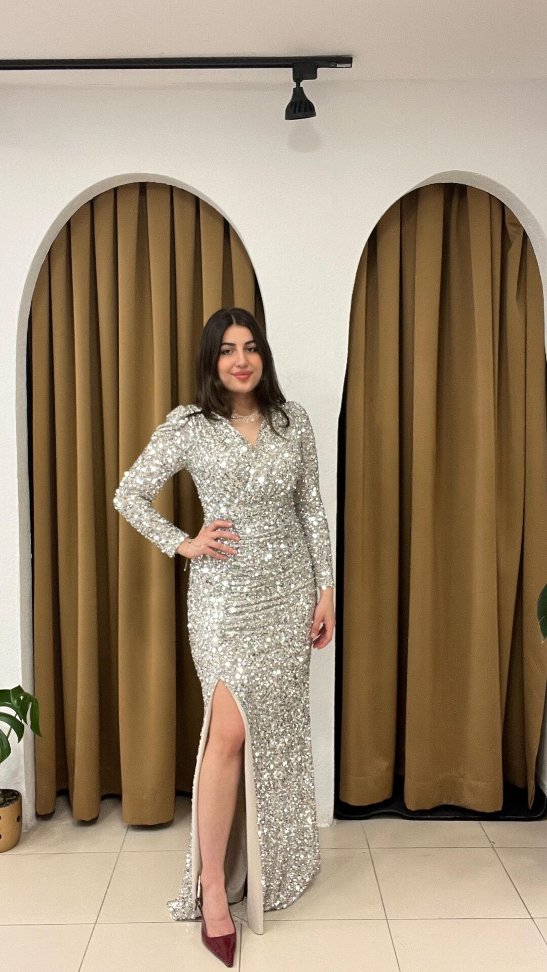 GÜMÜŞ PAYETLİ YIRTMAÇLI ABİYE