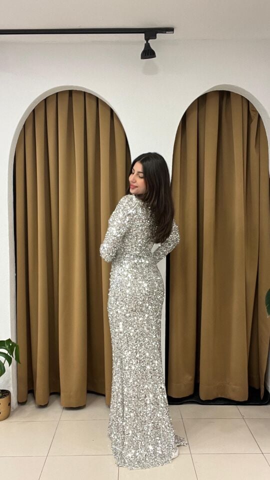 GÜMÜŞ PAYETLİ YIRTMAÇLI ABİYE