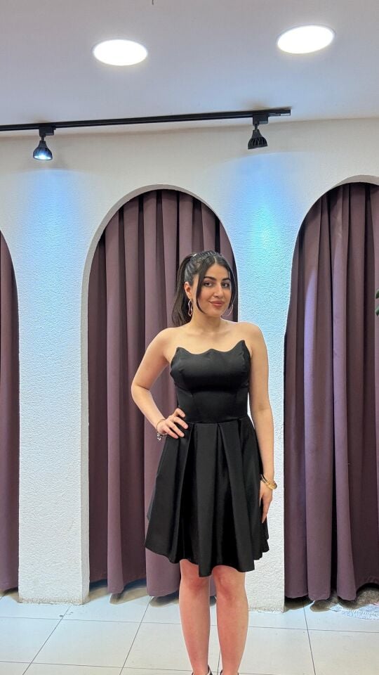 Straplez Siyah Korse Detaylı Altı Kiloş Mini Kısa Elbise