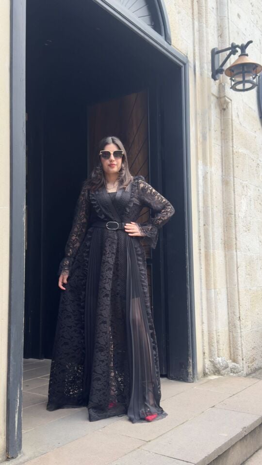 SİYAH İTHAL DANTEL TASARIM ELBİSE